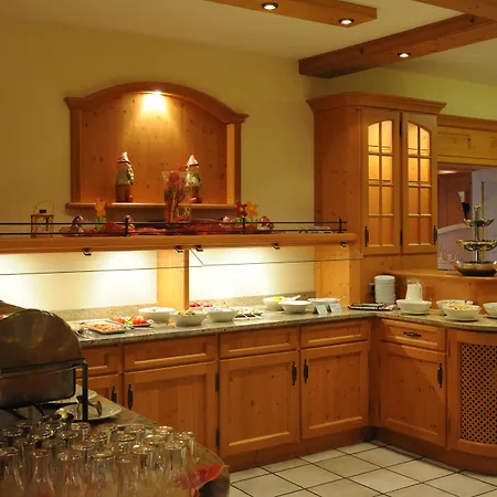 Hotel & Restaurant Post 4*